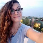 Maestra de Educación infantil que imparte clase de refuerzo y apoyo escolar en infantil y primaria